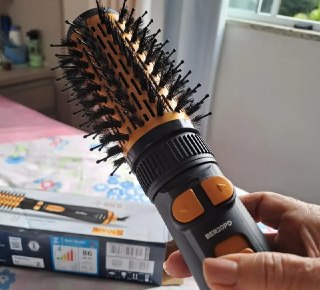 Escova Modeladora Rotativa Britânia Ber20pd 3 Temperaturas Cor Preto E Dourado