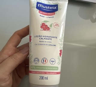 Hidratante e Calmante sem Fragrância para Pele Muito Sensível Mustela Bebê Rosa - 200 ml