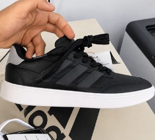 Tênis Courtblock adidas (34 ao 37)