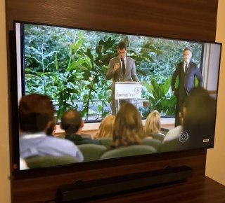 Samsung Smart TV 50" Crystal UHD 4K + Soundbar