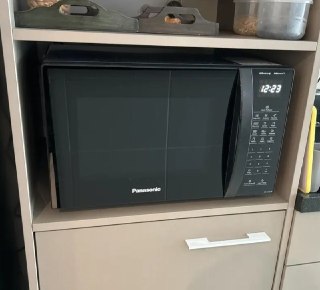 Micro-ondas Panasonic Black Glass 34L Dupla Refeição