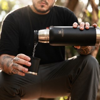 Garrafa Térmica Stanley Adventure 2.0 Matte Black 1L
