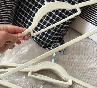 Kit 50 Cabides Veludo Vittak