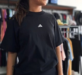 Camiseta Adidas Essentials Small Logo