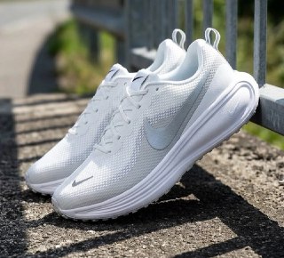 Tênis Nike Revolution 8