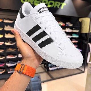Tênis Jump Hook adidas (34 ao 40)