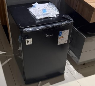 Frigobar 67L Black Edition Inverter Bivolt Midea
