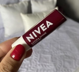 NIVEA Hidratante Labial Amora Shine 4,8g