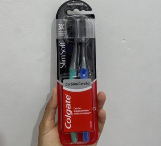 Colgate Slim Soft Black Premium Escova de Dente - 2 Unidades