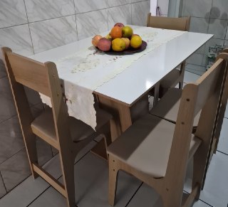 Mesa De Jantar Com 4 Cadeiras Estofadas Com Tampo Em MDF