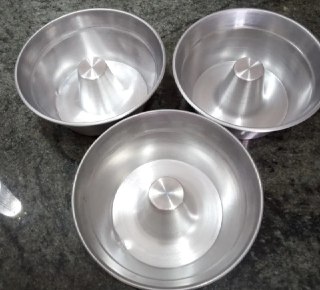 Kit 3 Formas De Bolo Assadeira Redonda Com Furo