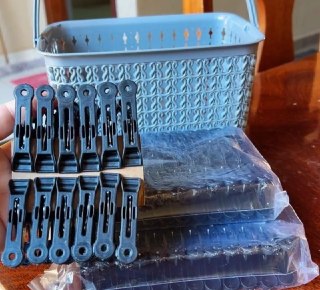 Kit Cesto com Alça + 60 Prendedores de Roupas Reforçado