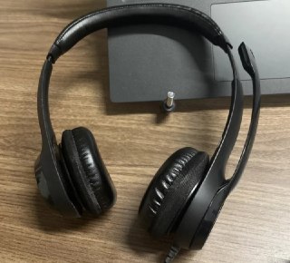 Headset com fio USB-C Logitech H390