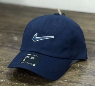 Boné Nike Club Swoosh