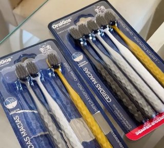 OralGos Escova Premium com Cerdas de Carvão - 5 unids.